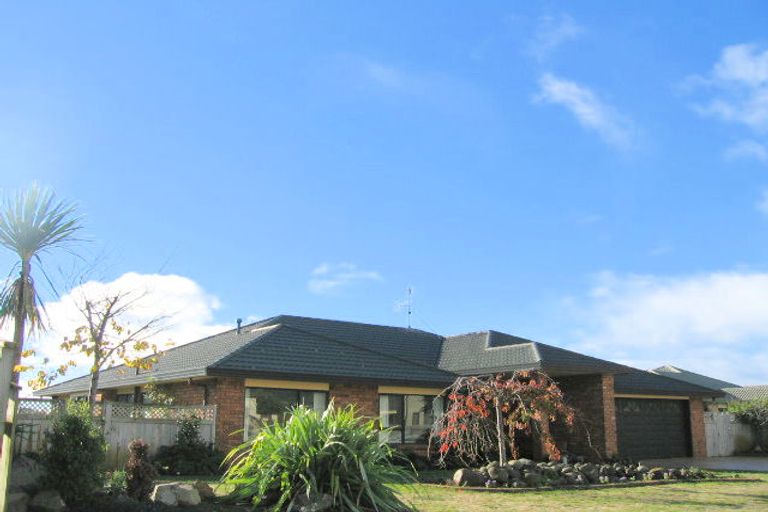 Photo of property in 11 Observation Place, Paraparaumu, 5032