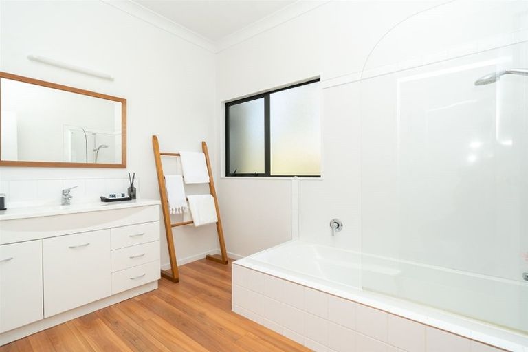 Photo of property in 8b Greenvale Close, Tamahere, Hamilton, 3283