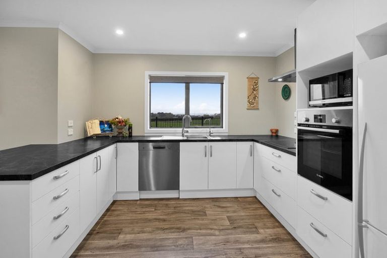 Photo of property in 7 Mercade Close, Stratford, 4332