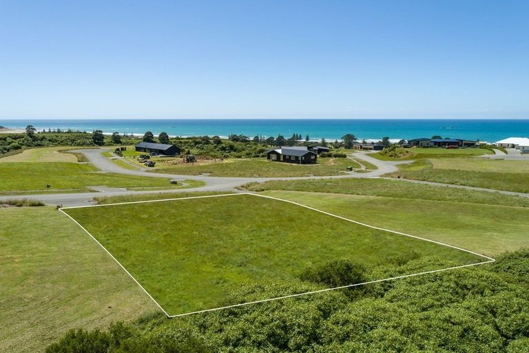 Photo of property in 5 Knoyle Road, Riversdale Beach, Masterton, 5872