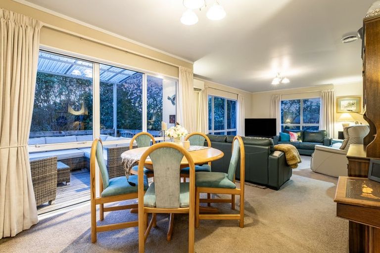 Photo of property in 21 Saunders Close, Whitby, Porirua, 5024