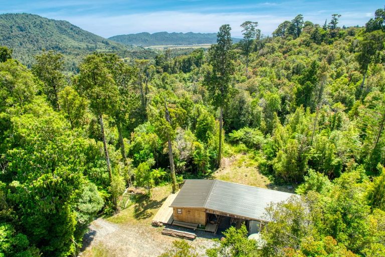 Photo of property in 215 Clifton Road, Kaiata, Greymouth, 7805