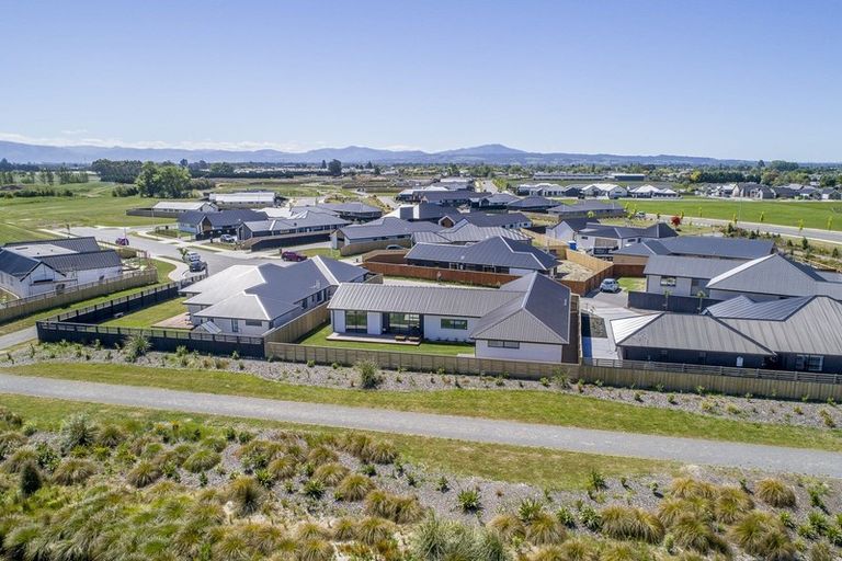 Photo of property in 32 Angus Place, Rangiora, 7400