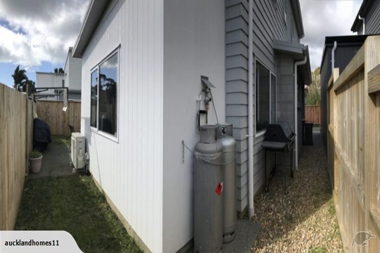 Photo of property in 4 Ruhanui Lane, Pakuranga Heights, Auckland, 2010