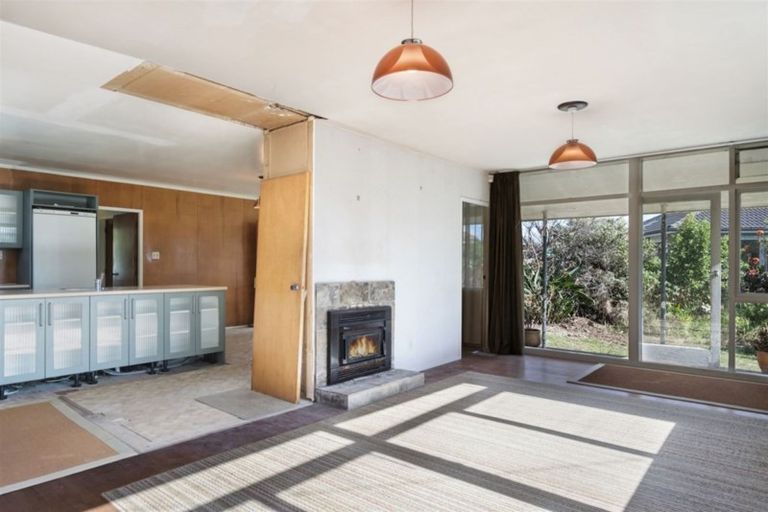 Photo of property in 1 Archlynn Road, Kelston, Auckland, 0602