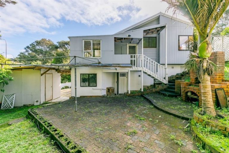 Photo of property in 66 Easton Park Parade, Glenfield, Auckland, 0629