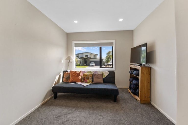 Photo of property in 8 Bowsprit Way, Whitby, Porirua, 5024