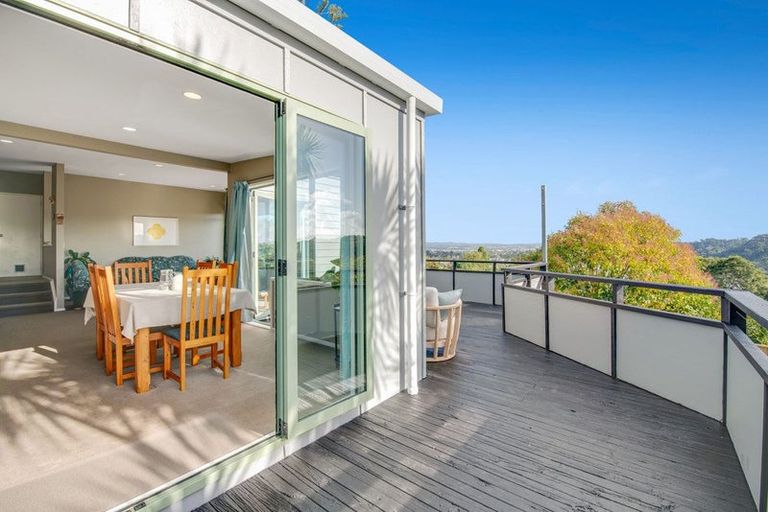 Photo of property in 2/9 Pemberton Avenue, Bayview, Auckland, 0629