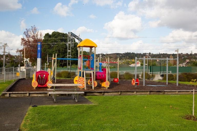 Photo of property in 3/3238 Great North Road, New Lynn, Auckland, 0600