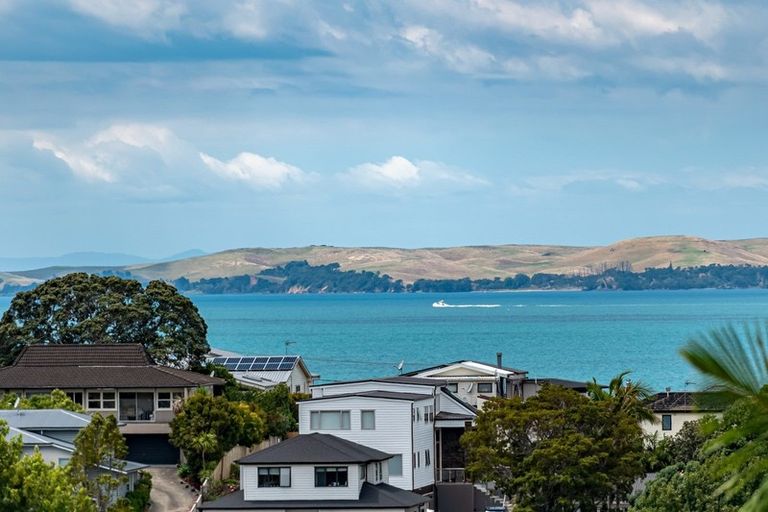 Photo of property in 2/55 Parr Terrace, Castor Bay, Auckland, 0620