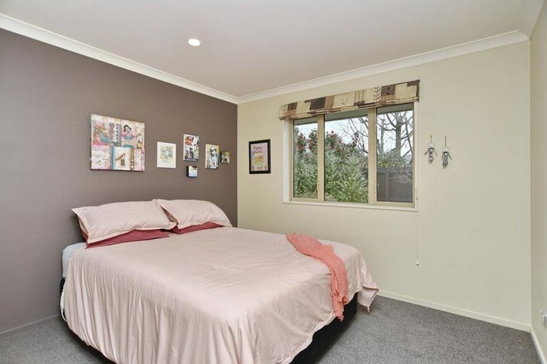 Photo of property in 11 Springside Place, Redwood, Christchurch, 8051