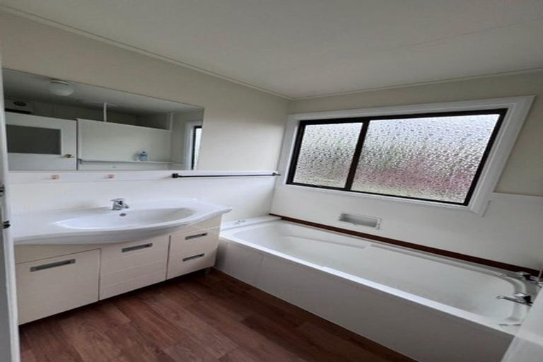 Photo of property in 84 Kaikorai Valley Road, Glenross, Dunedin, 9011