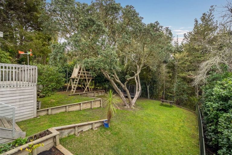 Photo of property in 32 Le Roy Terrace, Birkenhead, Auckland, 0626