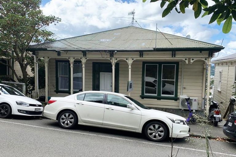 Photo of property in 70 Fairlie Terrace, Kelburn, Wellington, 6021