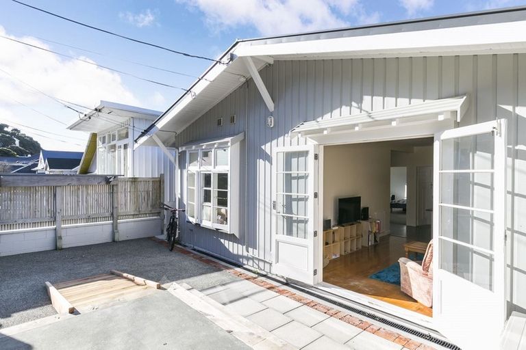 Photo of property in 91 Queens Drive, Lyall Bay, Wellington, 6022