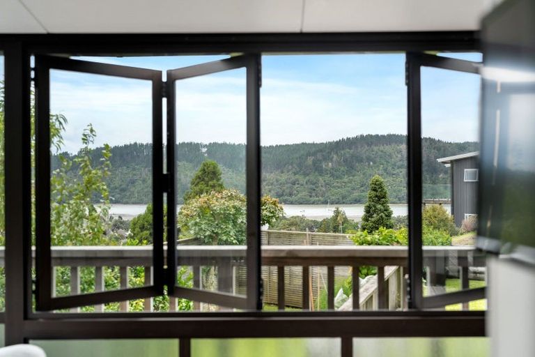 Photo of property in 130 Tirohanga Drive, Whangamata, 3620