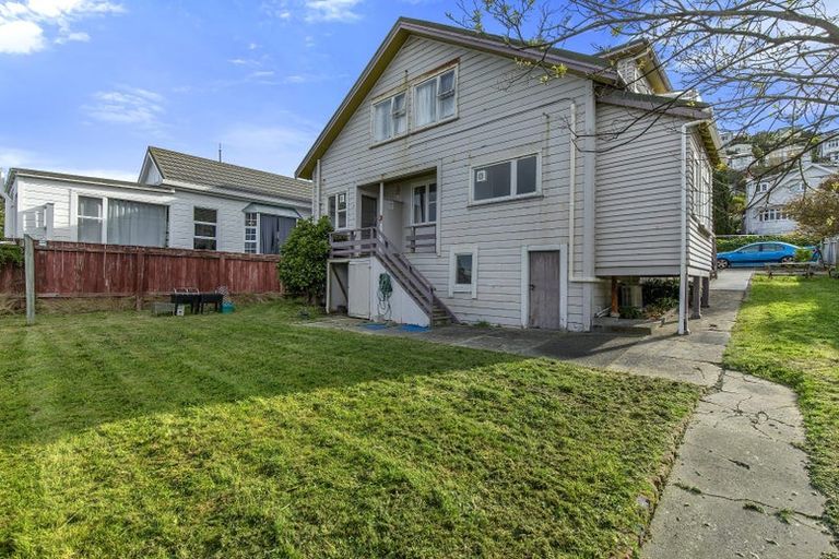 Photo of property in 87 Queens Drive, Lyall Bay, Wellington, 6022