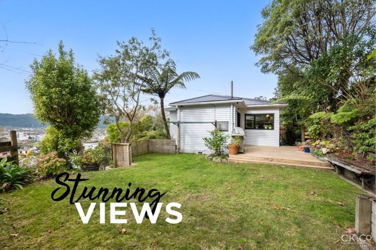 Photo of property in 24 Miromiro Road, Normandale, Lower Hutt, 5010