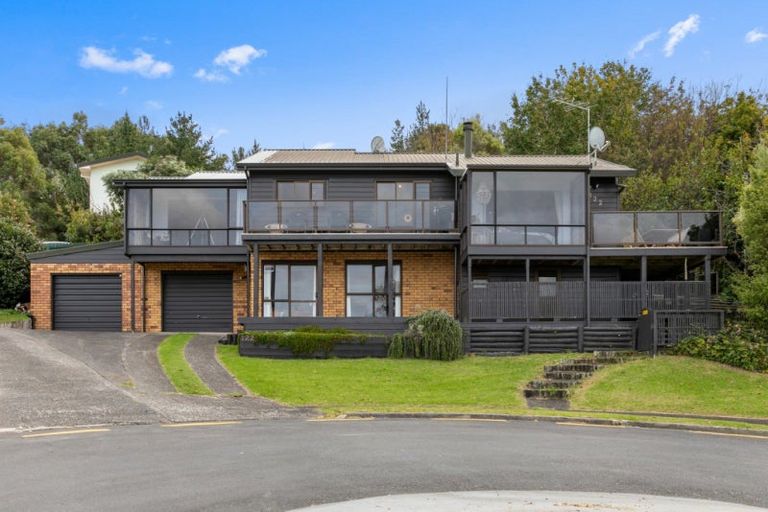 Photo of property in 122 Tuna Place, Onemana, Whangamata, 3691