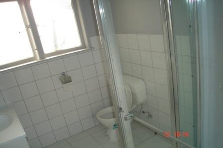 Photo of property in 1/104 Exmouth Road, Northcote, Auckland, 0627