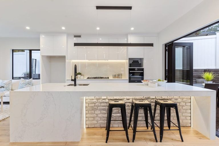 Photo of property in 19a Arosa Place, Forrest Hill, Auckland, 0620