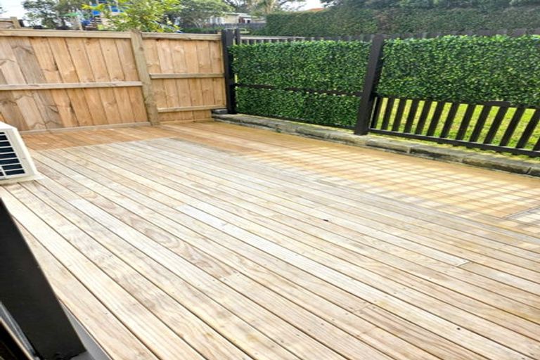 Photo of property in 5/30a Tirimoana Road, Te Atatu South, Auckland, 0602