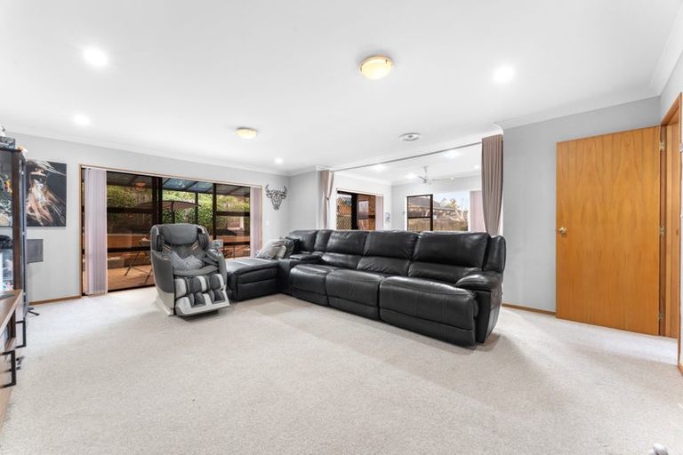 Photo of property in 1/66 Picasso Drive, West Harbour, Auckland, 0618