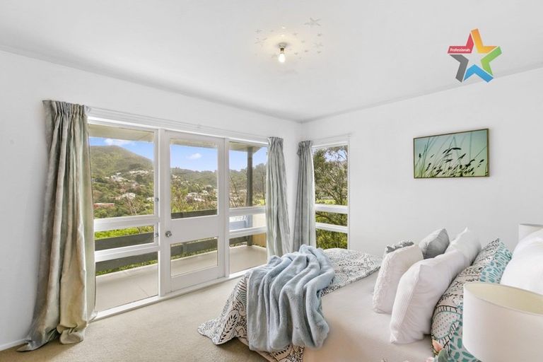 Photo of property in 28 Woodhouse Avenue, Karori, Wellington, 6012