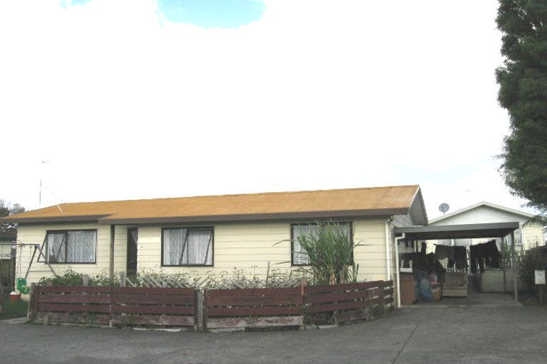 Photo of property in 2/26 Karepo Crescent, Ranui, Auckland, 0612