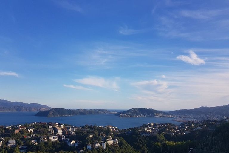 Photo of property in 42 Gurkha Crescent, Khandallah, Wellington, 6035