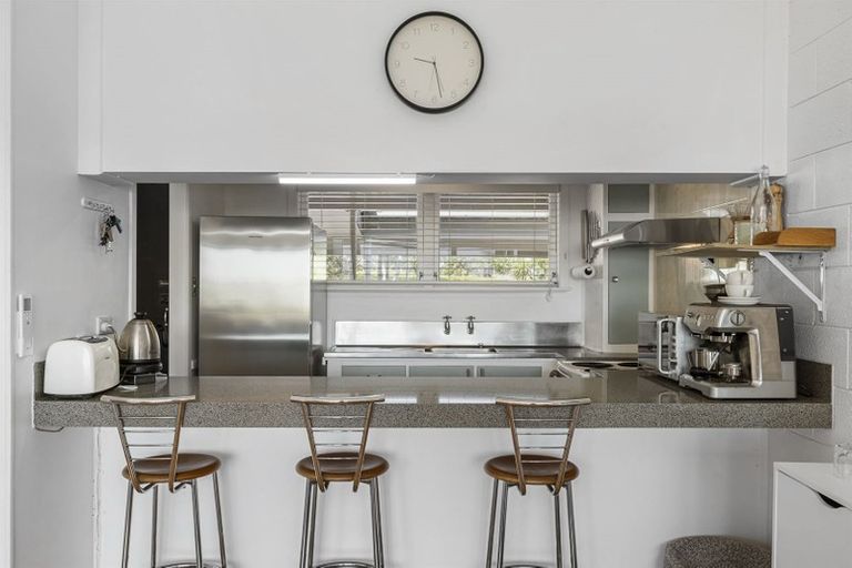 Photo of property in 2/289 Glenfield Road, Glenfield, Auckland, 0629