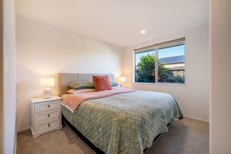 Photo of property in 8 Irvines Track, Halswell, Christchurch, 8025