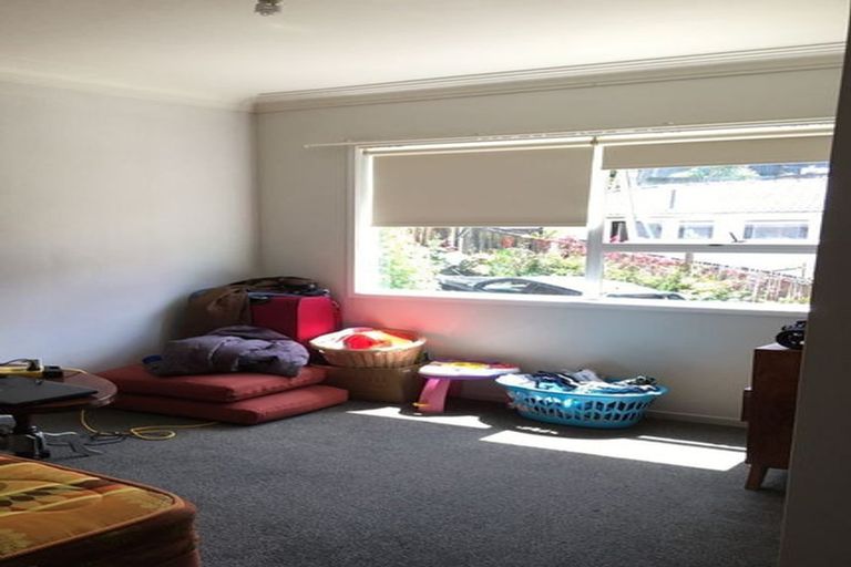 Photo of property in 1/23 Sovereign Place, Glenfield, Auckland, 0629