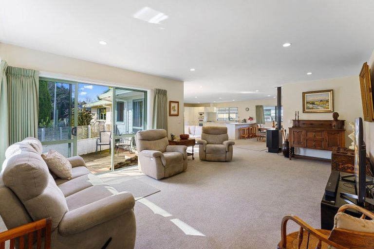 Photo of property in 10 Tararua Crescent, Otaki, 5512