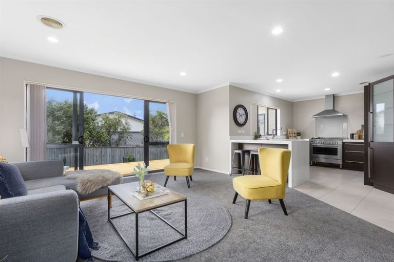 Photo of property in 29 Te Puia Drive, Aotea, Porirua, 5024