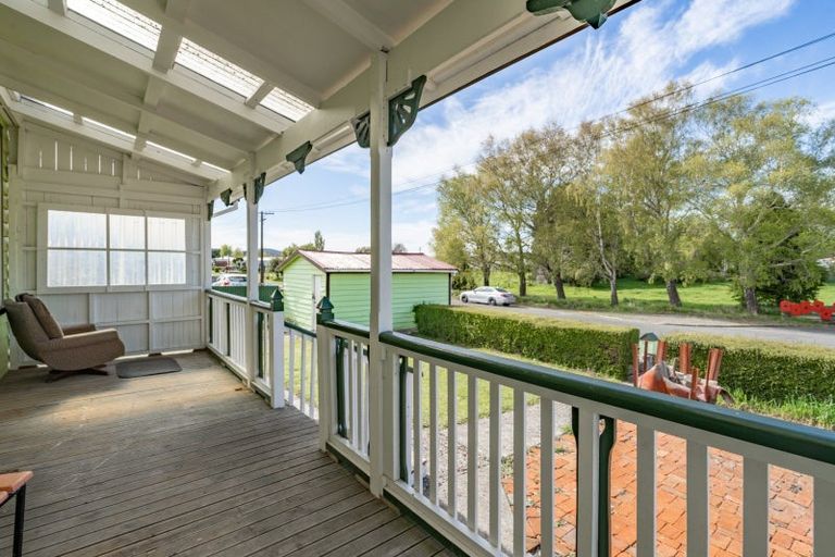 Photo of property in 64 Hastings Street, Ohai, 9635