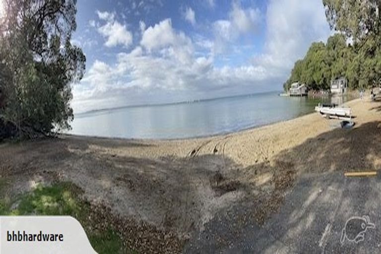 Photo of property in 128 Otitori Bay Road, Titirangi, Auckland, 0604