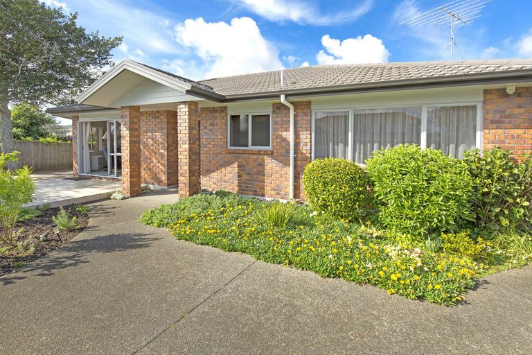 Photo of property in 76 Florence Avenue, Orewa, 0931