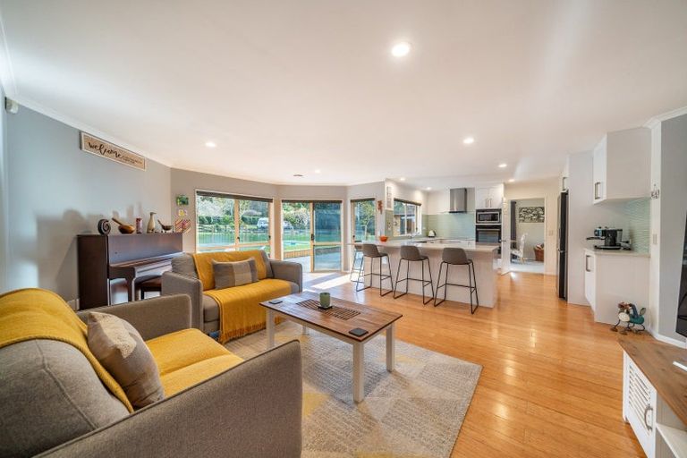 Photo of property in 101 Emerald Hill Drive, Birchville, Upper Hutt, 5018