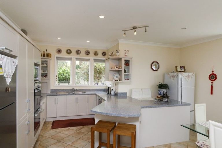 Photo of property in 4 The Oaks, Awapuni, Palmerston North, 4412