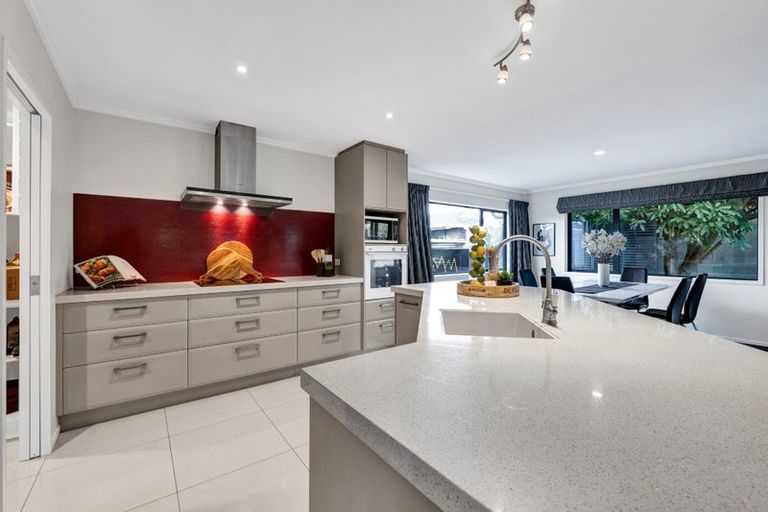 Photo of property in 28 Paynters Avenue, Strandon, New Plymouth, 4312