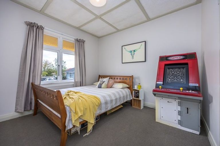 Photo of property in 22 Te Atatu Road, Te Atatu South, Auckland, 0610