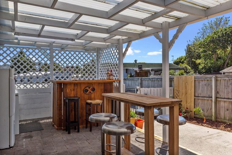 Photo of property in 6 Suwyn Place, Weymouth, Auckland, 2103