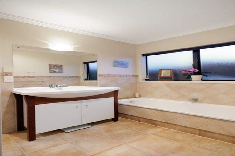 Photo of property in 24 Ohope Place, Papamoa Beach, Papamoa, 3118