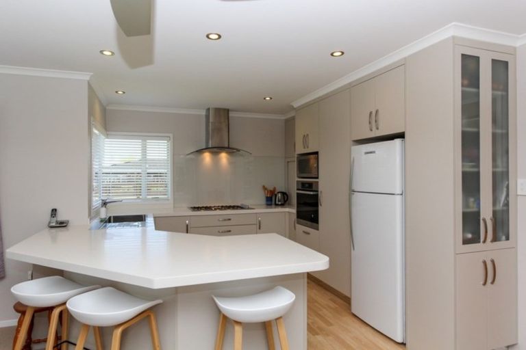 Photo of property in 18 Veale Road, Frankleigh Park, New Plymouth, 4310