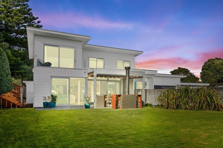 Photo of property in 17 Pitcairn Street, Oakura, 4314