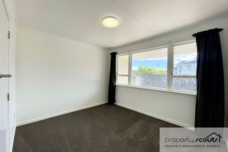 Photo of property in 4 Simons Street, Moturoa, New Plymouth, 4310
