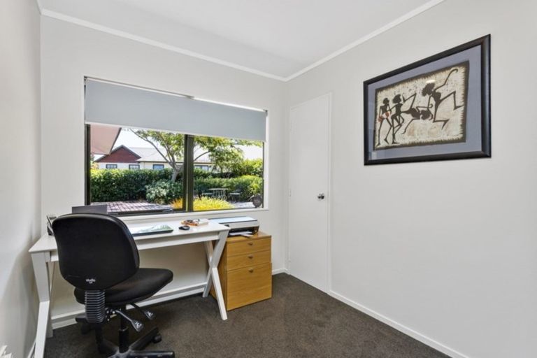 Photo of property in 18 The Close, Greenhithe, Auckland, 0632