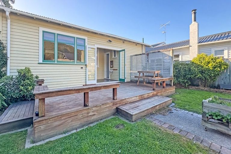 Photo of property in 110 Waiwhetu Road, Waterloo, Lower Hutt, 5011