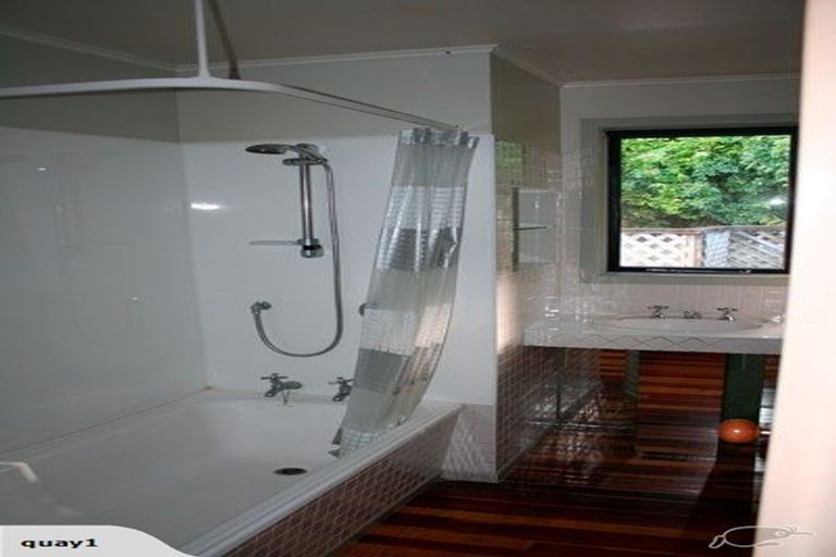 Photo of property in 25 Montreal Grove, Kingston, Wellington, 6021